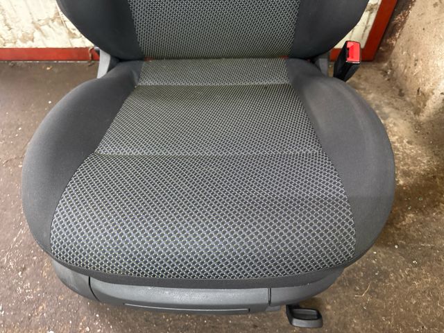 bontott VW CADDY Jobb első Ülés