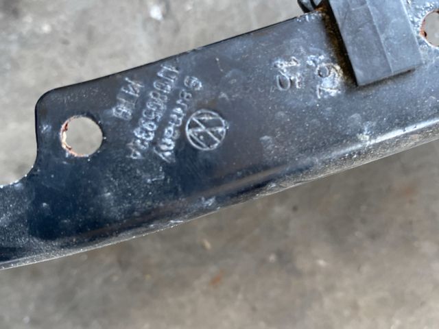 bontott VW CADDY Jobb Fényszóró Tartó