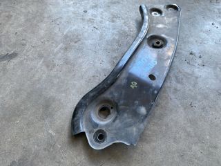 bontott VW CADDY Jobb Fényszóró Tartó