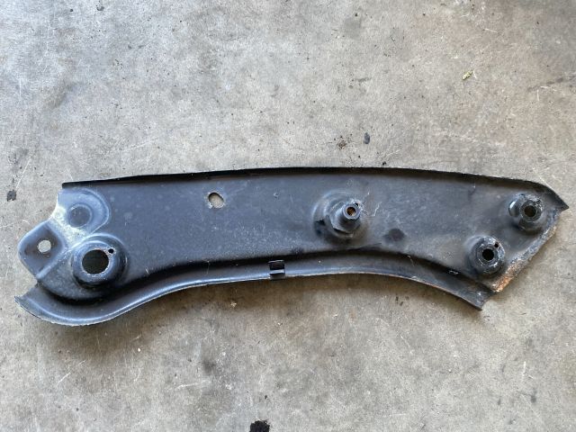 bontott VW CADDY Jobb Fényszóró Tartó