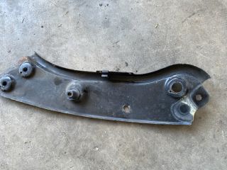 bontott VW CADDY Jobb Fényszóró Tartó