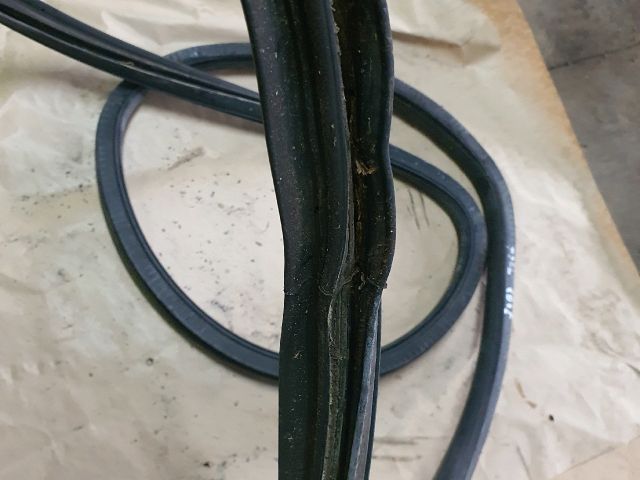 bontott VW CADDY Jobb hátsó Gumikéder