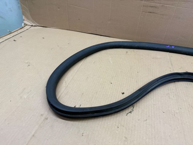 bontott VW CADDY Jobb hátsó Gumikéder