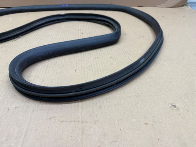 bontott VW CADDY Jobb hátsó Gumikéder