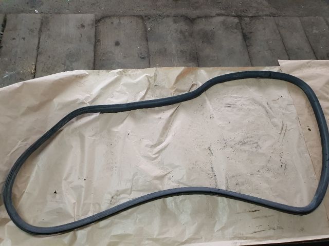 bontott VW CADDY Jobb hátsó Gumikéder