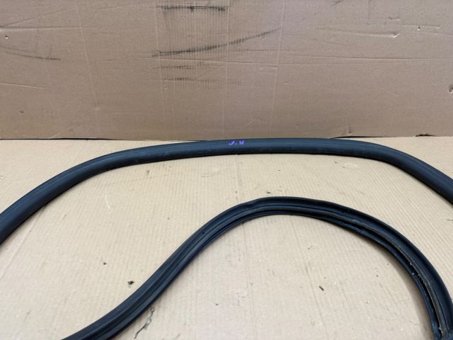 bontott VW CADDY Jobb hátsó Gumikéder