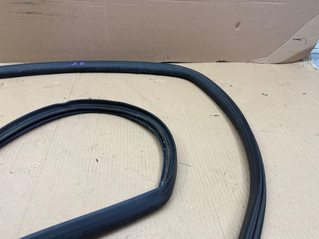 bontott VW CADDY Jobb hátsó Gumikéder