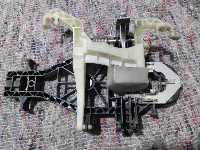 bontott VW CADDY Jobb hátsó Külső Kilincsfészek