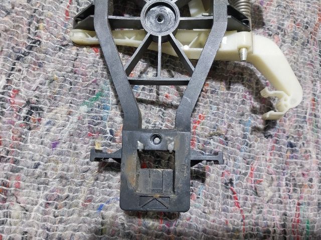 bontott VW CADDY Jobb hátsó Külső Kilincsfészek