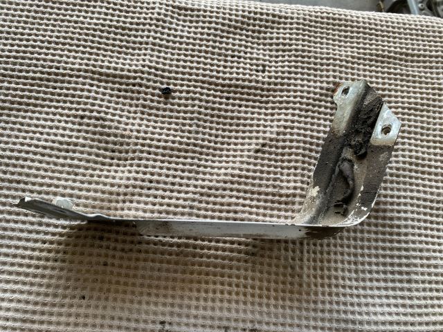 bontott VW CADDY Jobb Sárvédő Oldaltartó