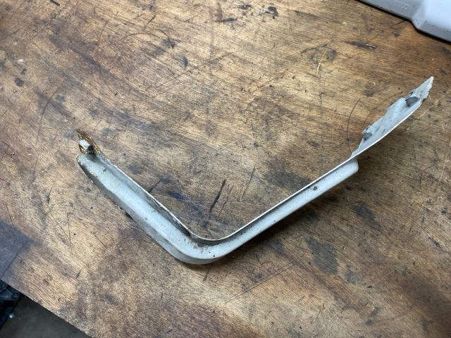 bontott VW CADDY Jobb Sárvédő Oldaltartó