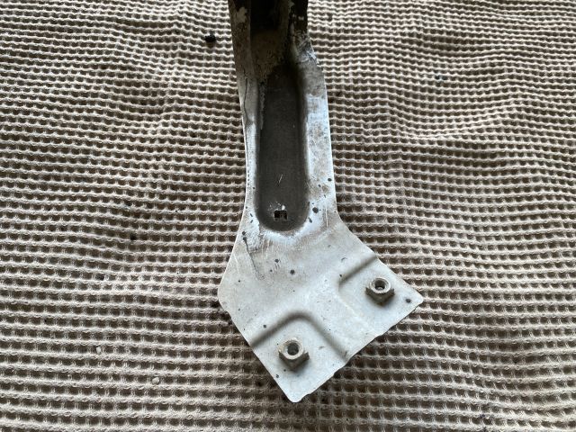 bontott VW CADDY Jobb Sárvédő Oldaltartó