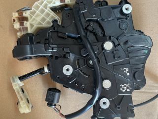 bontott VW CADDY Jobb Tolóajtó Zárszerkezet