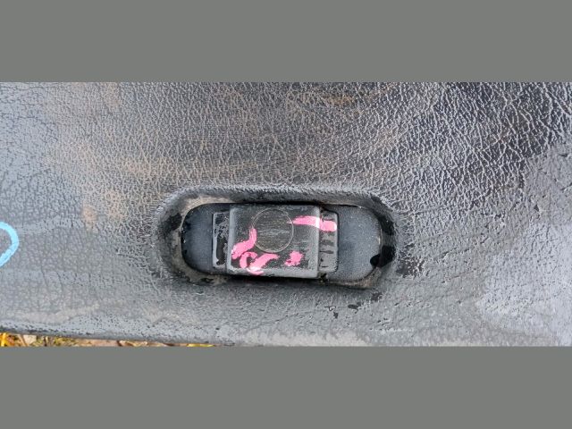 bontott VW CADDY Kesztyűtartó Nyitó Kar / Gomb