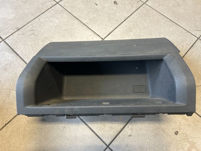 bontott VW CADDY Kesztyűtartó