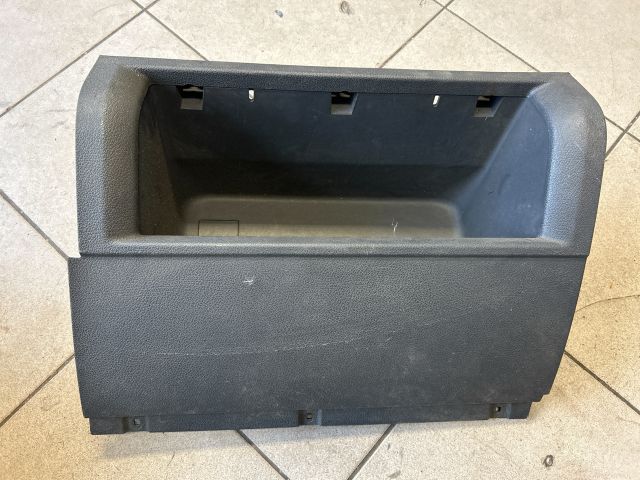 bontott VW CADDY Kesztyűtartó