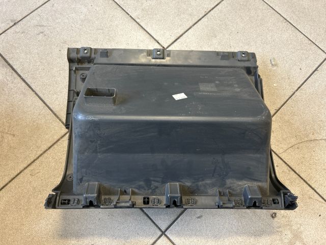 bontott VW CADDY Kesztyűtartó