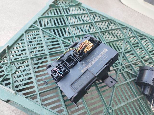 bontott VW CADDY Komfort Elektronika