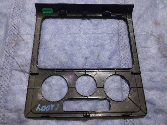 bontott VW CADDY Középkonzol Keret