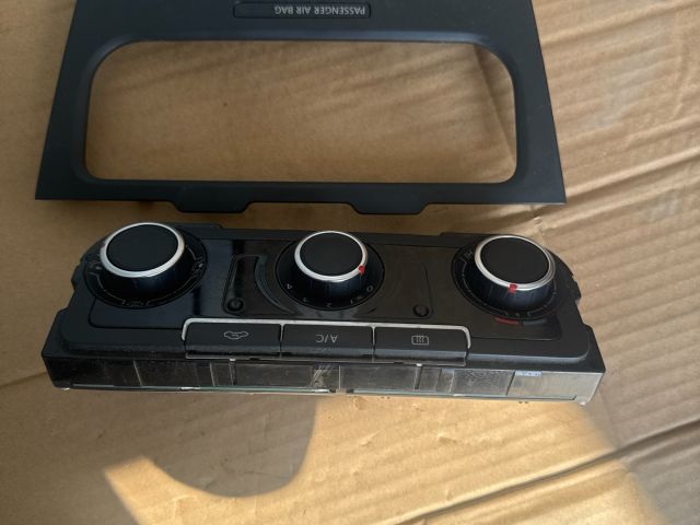 bontott VW CADDY Középkonzol Vezérlő Panel