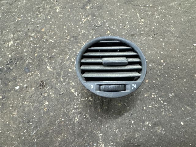 bontott VW CADDY Középső Jobb Szellőző