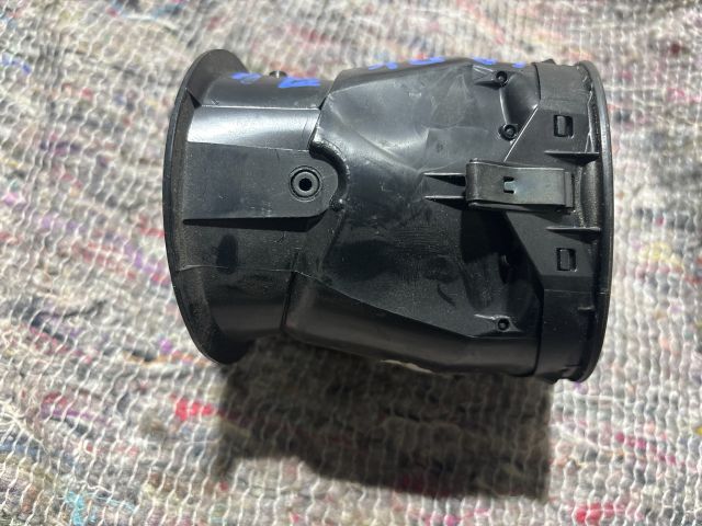 bontott VW CADDY Középső Jobb Szellőző