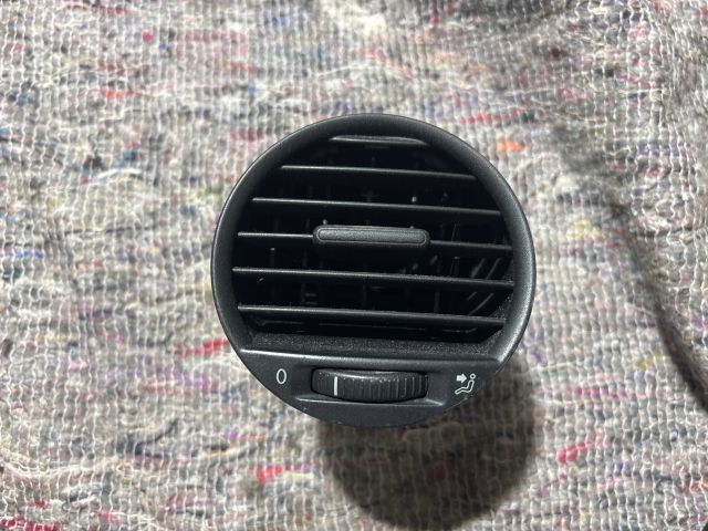 bontott VW CADDY Középső Jobb Szellőző