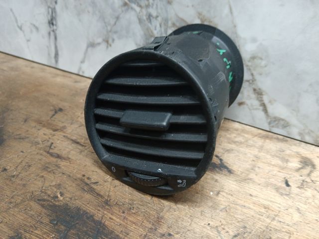 bontott VW CADDY Középső Jobb Szellőző