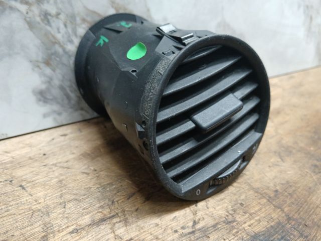 bontott VW CADDY Középső Jobb Szellőző