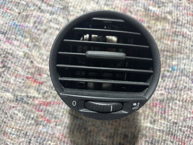 bontott VW CADDY Középső Jobb Szellőző