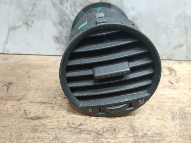 bontott VW CADDY Középső Jobb Szellőző