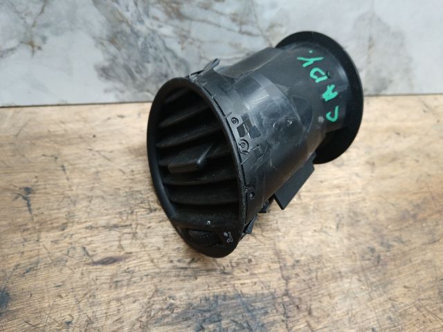 bontott VW CADDY Középső Jobb Szellőző