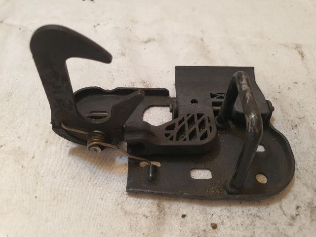 bontott VW CADDY Motorháztető Biztonsági Kampó