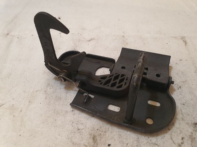 bontott VW CADDY Motorháztető Biztonsági Kampó