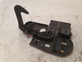 bontott VW CADDY Motorháztető Biztonsági Kampó