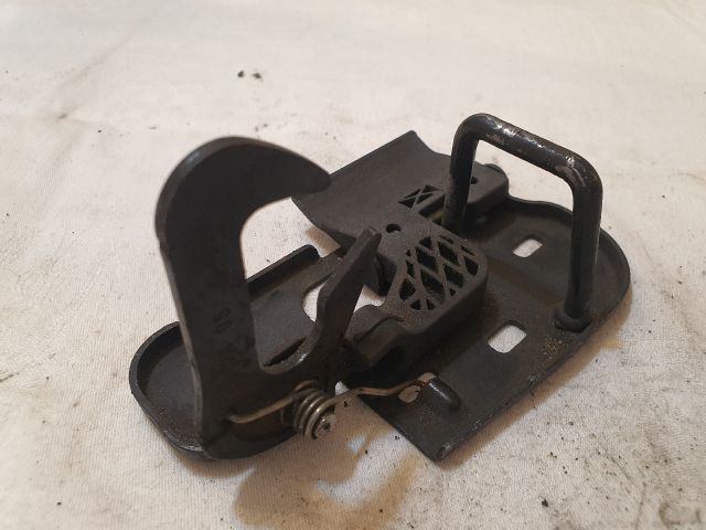 bontott VW CADDY Motorháztető Biztonsági Kampó