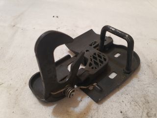 bontott VW CADDY Motorháztető Biztonsági Kampó