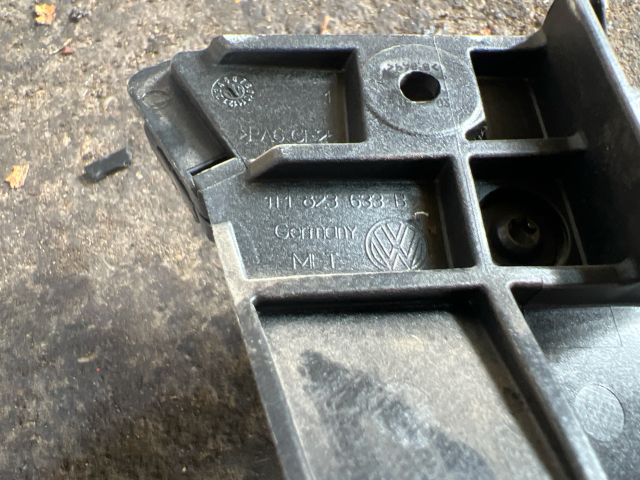 bontott VW CADDY Motorháztető Nyitó Kar / Gomb