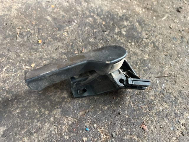 bontott VW CADDY Motorháztető Nyitó Kar / Gomb