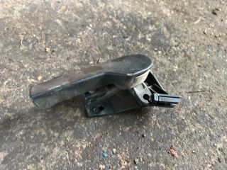 bontott VW CADDY Motorháztető Nyitó Kar / Gomb