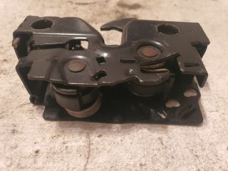 bontott VW CADDY Motorháztető Zárszerkezet