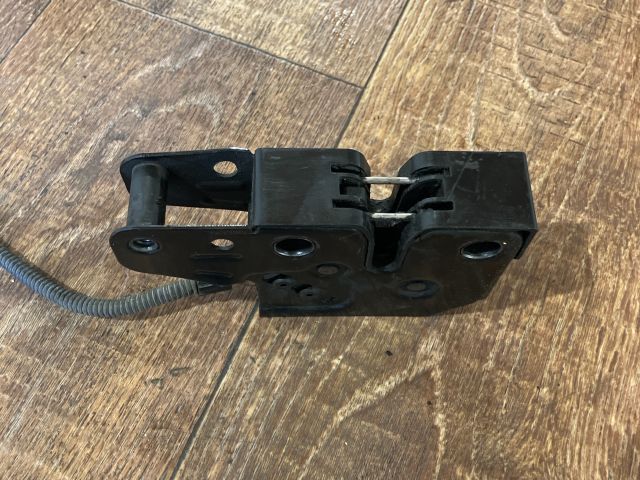 bontott VW CADDY Motorháztető Zárszerkezet