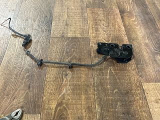 bontott VW CADDY Motorháztető Zárszerkezet