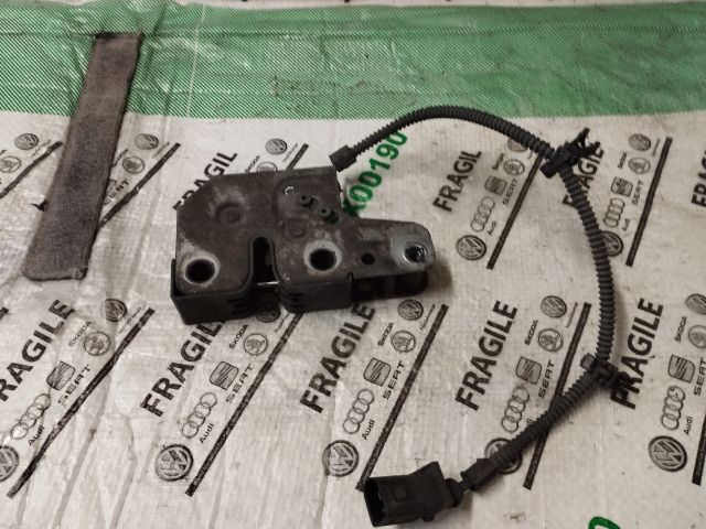 bontott VW CADDY Motorháztető Zárszerkezet