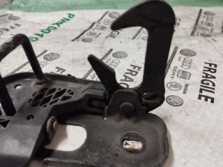 bontott VW CADDY Motorháztető Zárszerkezet