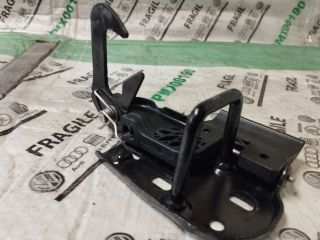 bontott VW CADDY Motorháztető Zárszerkezet