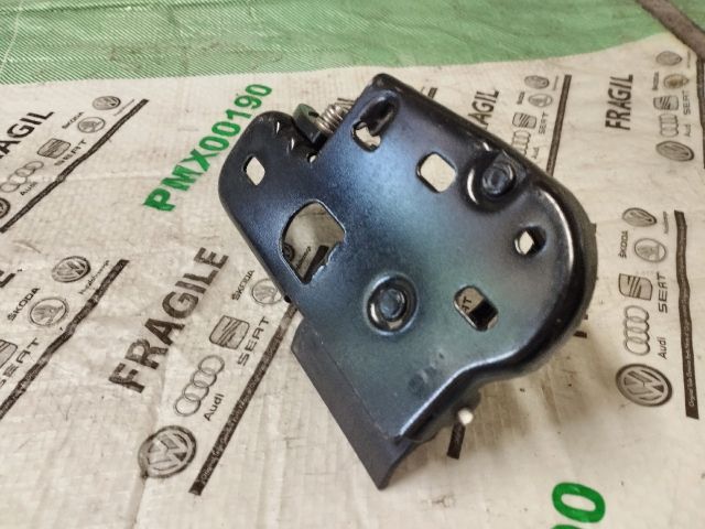 bontott VW CADDY Motorháztető Zárszerkezet