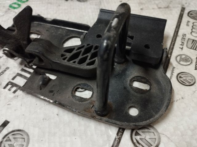 bontott VW CADDY Motorháztető Zárszerkezet