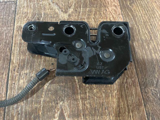 bontott VW CADDY Motorháztető Zárszerkezet