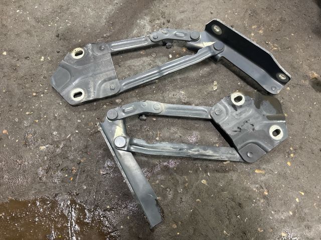 bontott VW CADDY Motorháztető Zsanér Pár